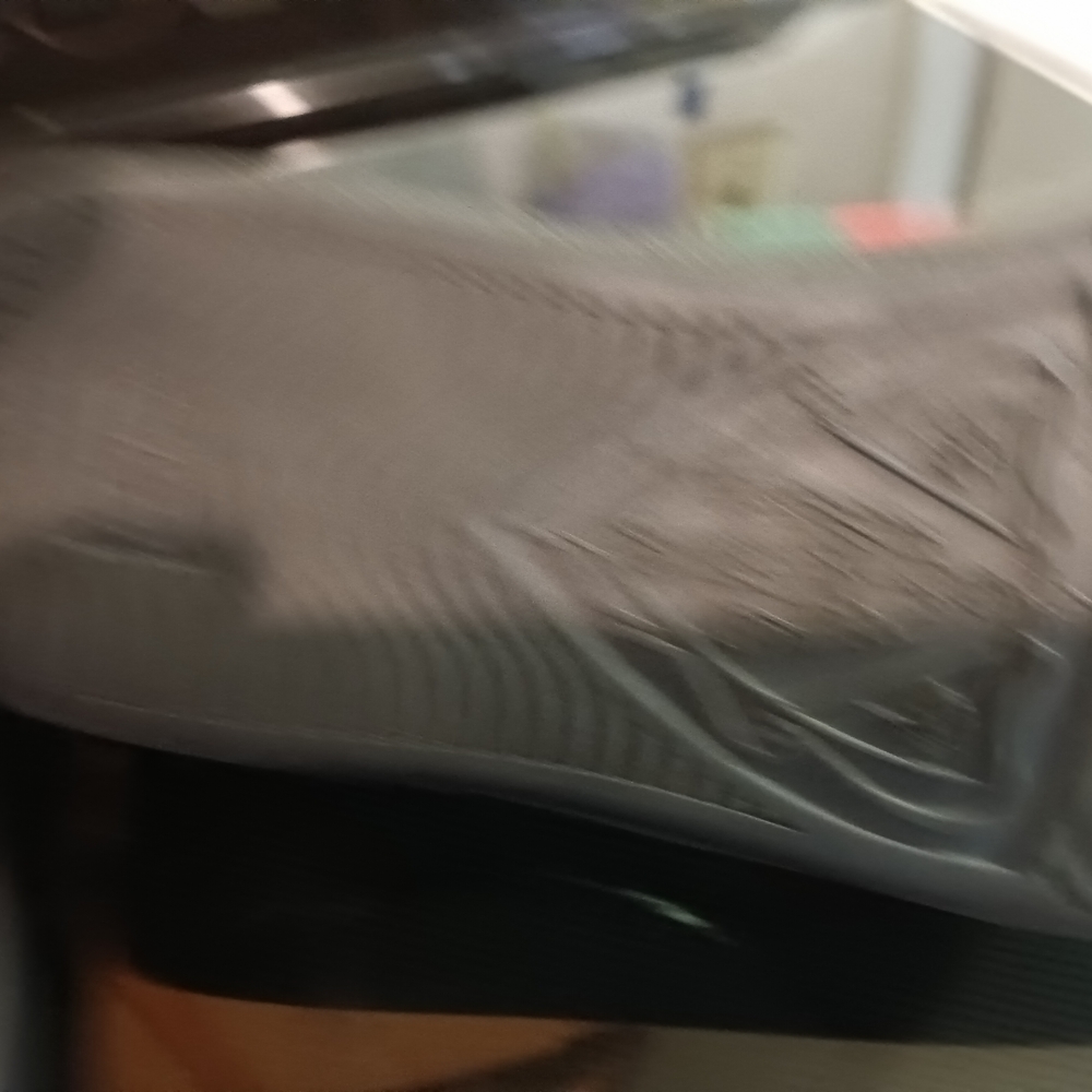 Gucci Black Sneakers with Green and Red Accents - Picture 2 of 11